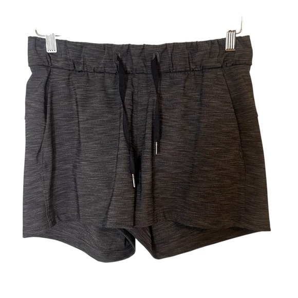 Lululemon On The Fly Short (3") Heathered Black Luxtreme- Size 6 - Picture 2 of 12